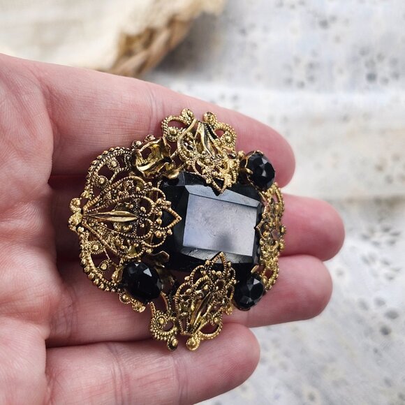 Vintage Edwardian Revival Brass Filigree Mourning Brooch with Black Glass Inlay - Picture 7 of 10